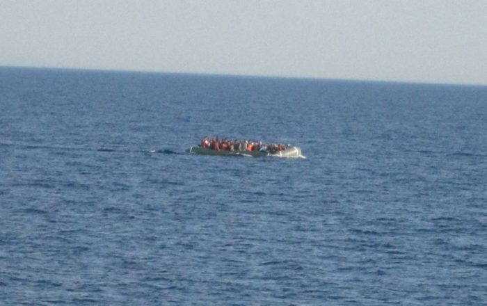 Anija shqiptare shpëton gomonen me 53 emigrantë sirianë