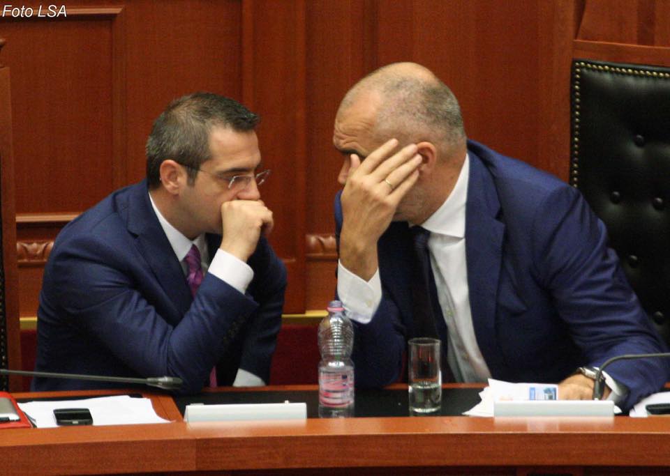 DENONCIMI/ “Rama kërcënohet me dosjen e Olsit, urdhëron deputetët të mbrojnë Tahirin”