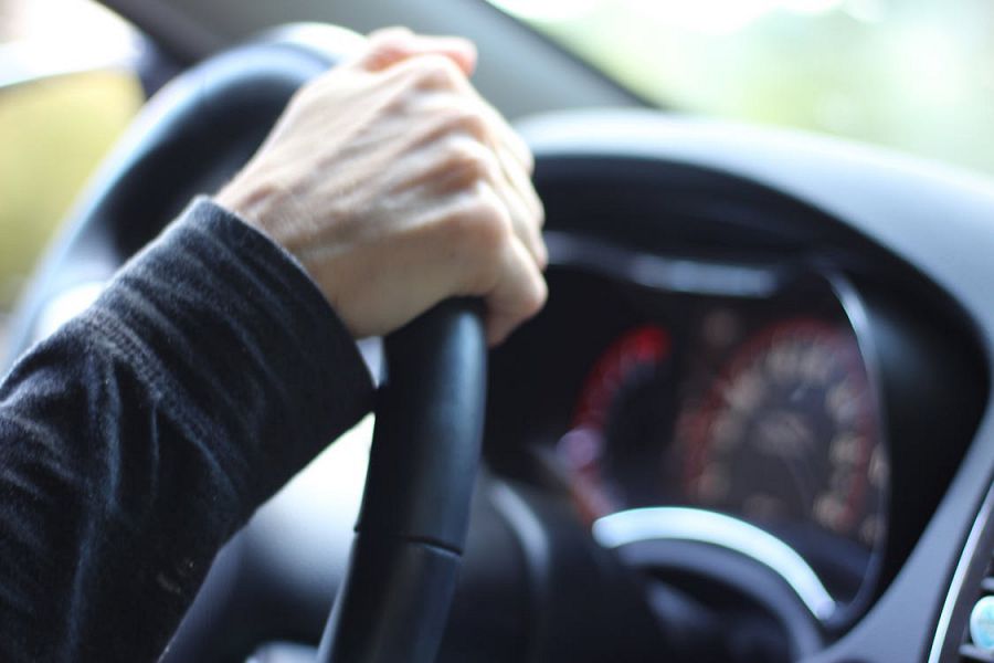 DETAJE/ Itali, shqiptari rrëmben makinerinë e kompanisë, sulmon dhe plagos pronarin bashkë me djalin