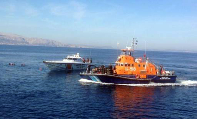 VIDEO/ Anija shqiptare shpëton 115 sirianë në detin Egje