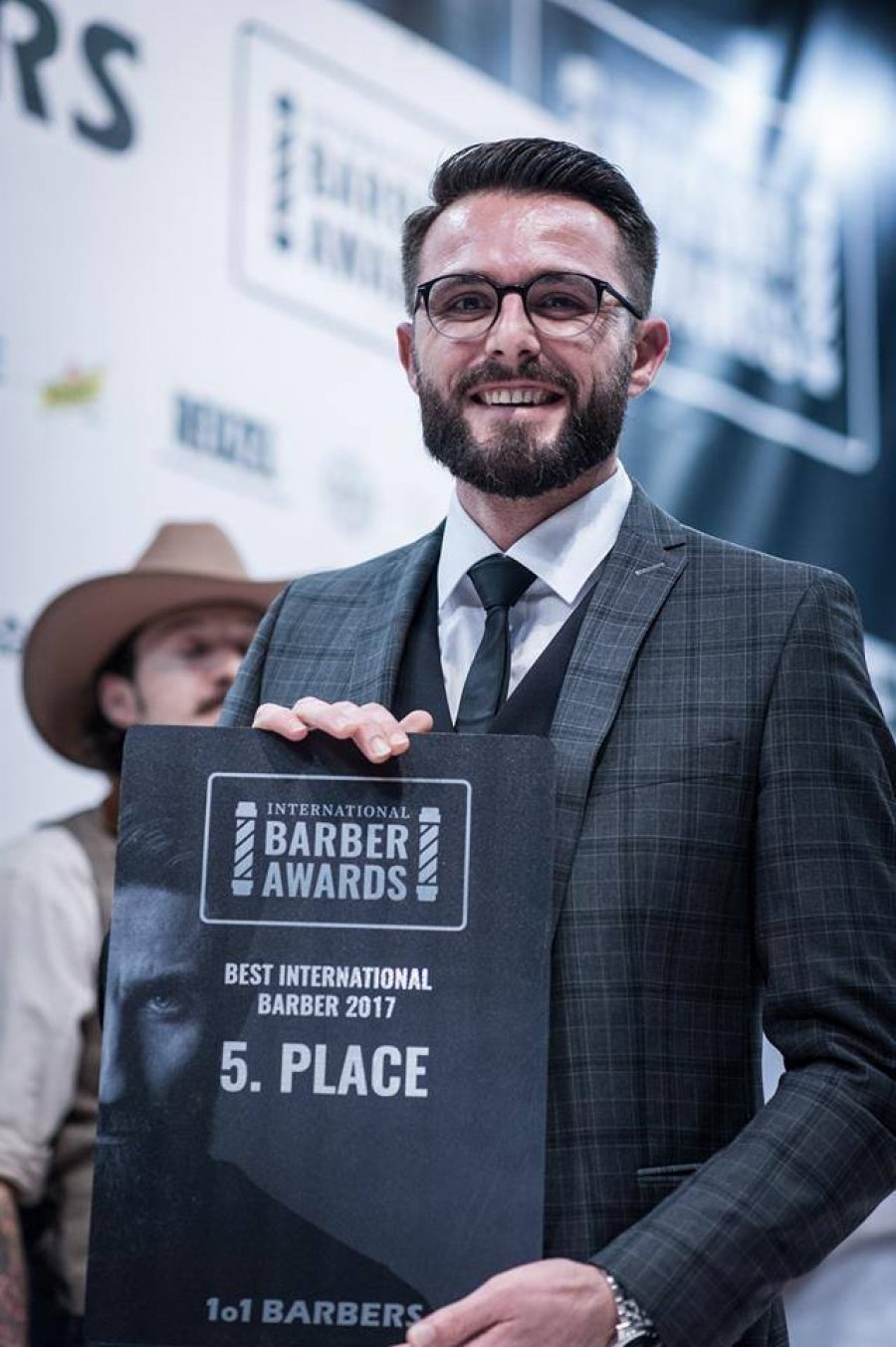EMRI & FOTO GALERI/ Shqiptari renditet në mesin e 5 berberëve më të mirë në botë