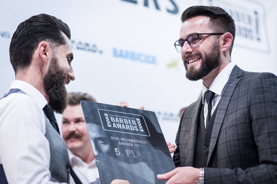 EMRI & FOTO GALERI/ Shqiptari renditet në mesin e 5 berberëve më të mirë në botë