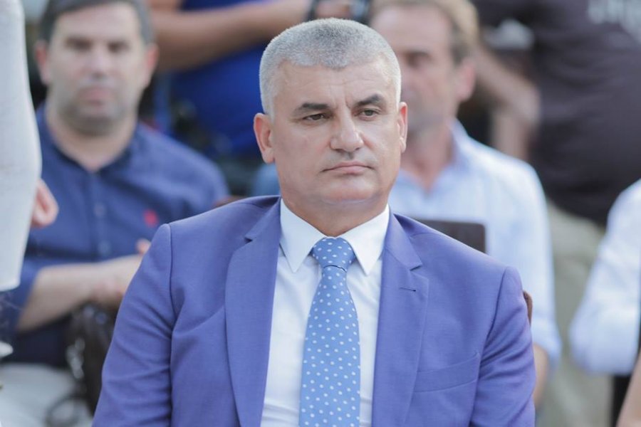 FOTO & EMRI/ Kërcënohet me armë kryebashkiaku: Më jep 300 mijë euro ose të vras