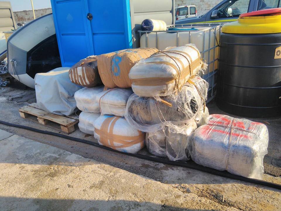 VIDEO & DETAJE/ Dalin pamjet e ndjekjes në det të bllokimit të tre skafistëve vlonjate dhe mbi 7 kuintalëve kanabis