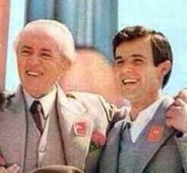 FOTO LAJM/ Studentët detyrohen të mësojnë “me laps në dorë”, fjalimet e Fatmir Xhafajt