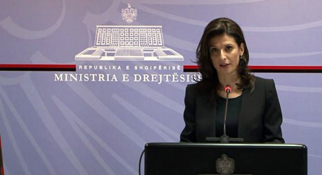 Hall i madh i ministres së Drejtësisë: S’po gjejmë dot drejtorë për Hipotekat