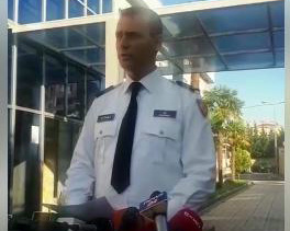 VIDEO DEKLARATA/ Vlorë, drejtori i Policisë prezanton dështimin për mosarrestimin e Habilajve, numëron si sukses të arrestuarin për thikëmbajtje pa leje