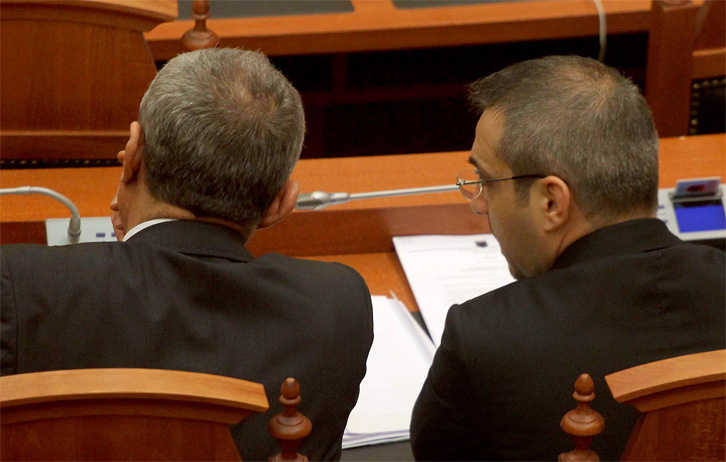 Basha “ia lë topin” Ruçit: Mblidh urgjent Kuvendin, ti hapet rruga arrestimit të Tahirit