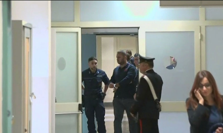 VIDEO & FOTO/ Itali, Moisi Habilaj me pranga në duar para gjykatës së Catanias