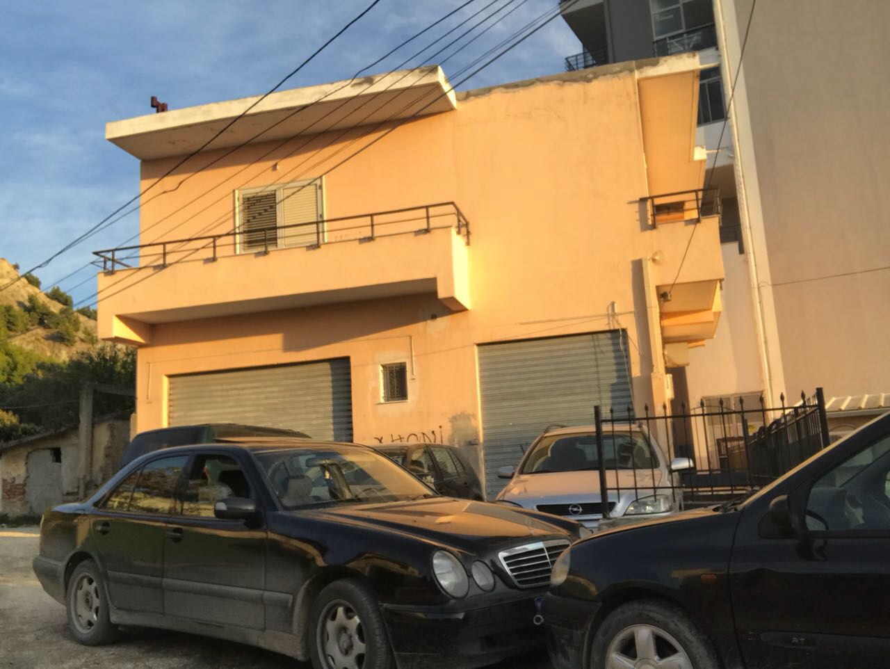 FOTO/ Vlorë, sekuestrohen pasuritë e Habilajve, ja çfarë gjeti policia