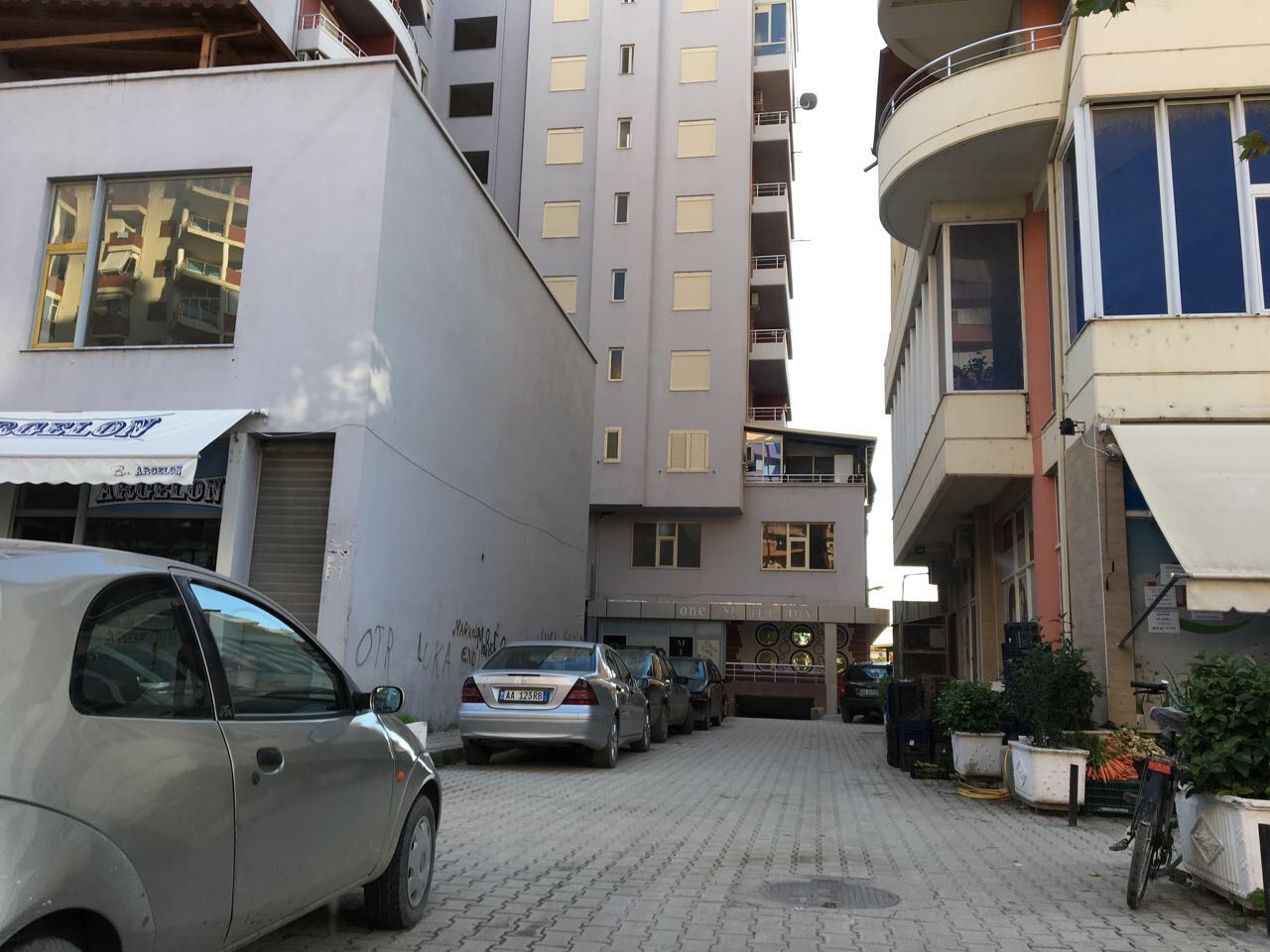 FOTO/ Vlorë, sekuestrohen pasuritë e Habilajve, ja çfarë gjeti policia