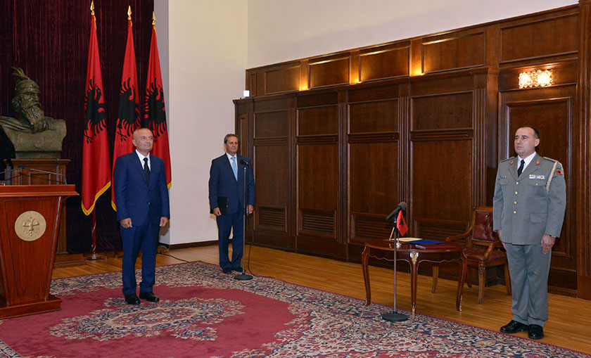 FOTO GALERI/ Luan Rama kundër Ilir Metës: Shefi i Shtabit të Ushtrisë me gradë më të ulët se vartësit