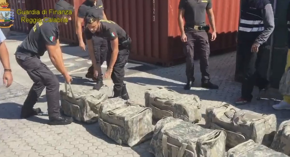 VIDEO & FOTO GALERI/ Itali, rekord droge, sekuestrohet kokainë me vlerë 65 milionë euro