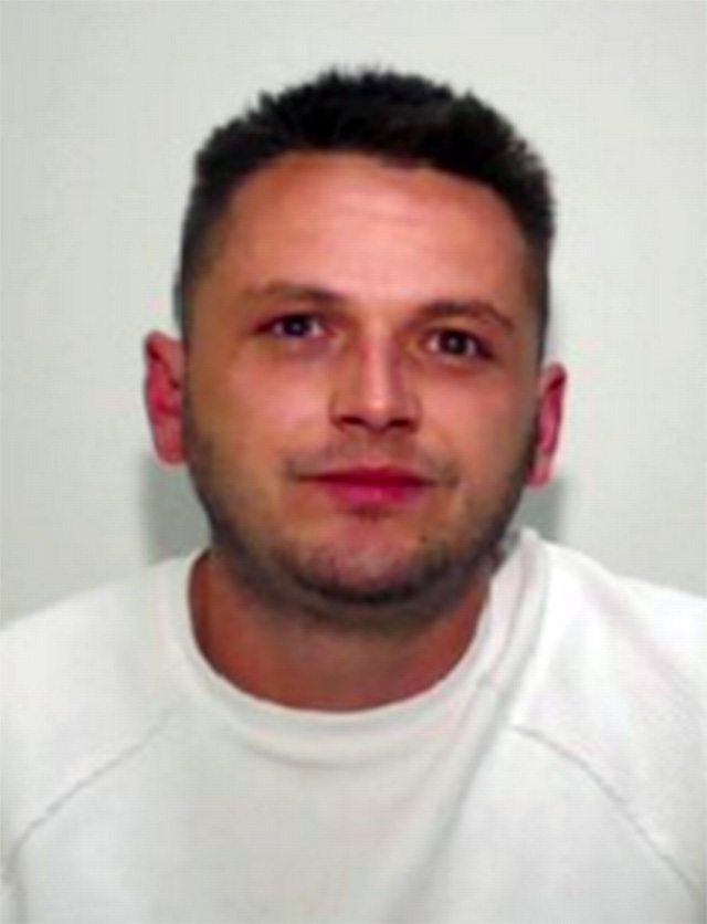 EMRAT & FOTOT/ Trafikanti shqiptar fut në kurth policët anglezë, i punëson si shoferë për trafik klandestinësh