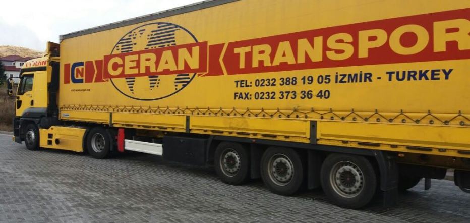 FOTO/ Kapshticë, zbulohen klandestinë afganë e sirianë të fshehur në një kamion turk