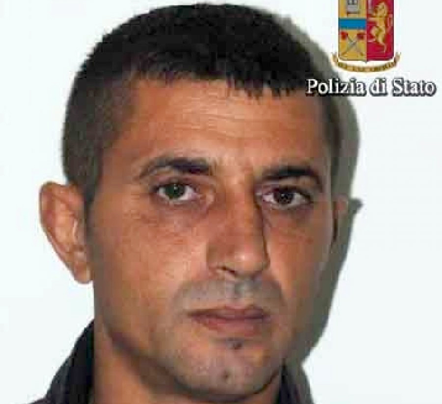 FOTO & EMRI/ Itali, arratiset nga “arresti shtëpiak”, prangoset shqiptari