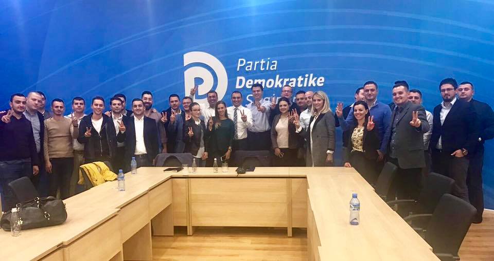 FOTO/ Lulzim Basha nis analizën,ku u gabua në 25 qershor – Ja çfarë u diskutua në takimin me FRPD-në