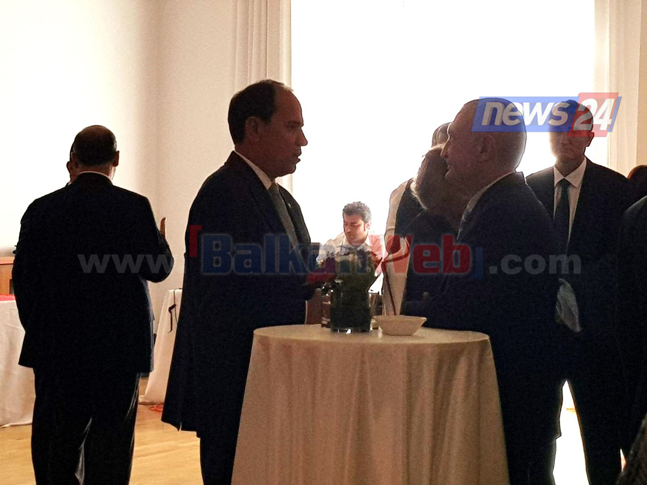 Nishani dhe Meta: Dy Presidentet, sonte bashke per 10 minuta