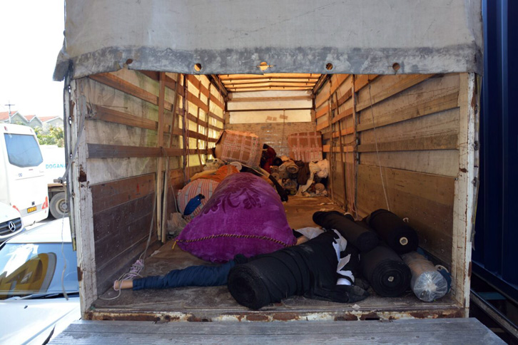 FOTO & EMRI/ Elbasan, pranga kontrabandistit nga Tepelena, procedohet edhe doganieri nga Përmeti