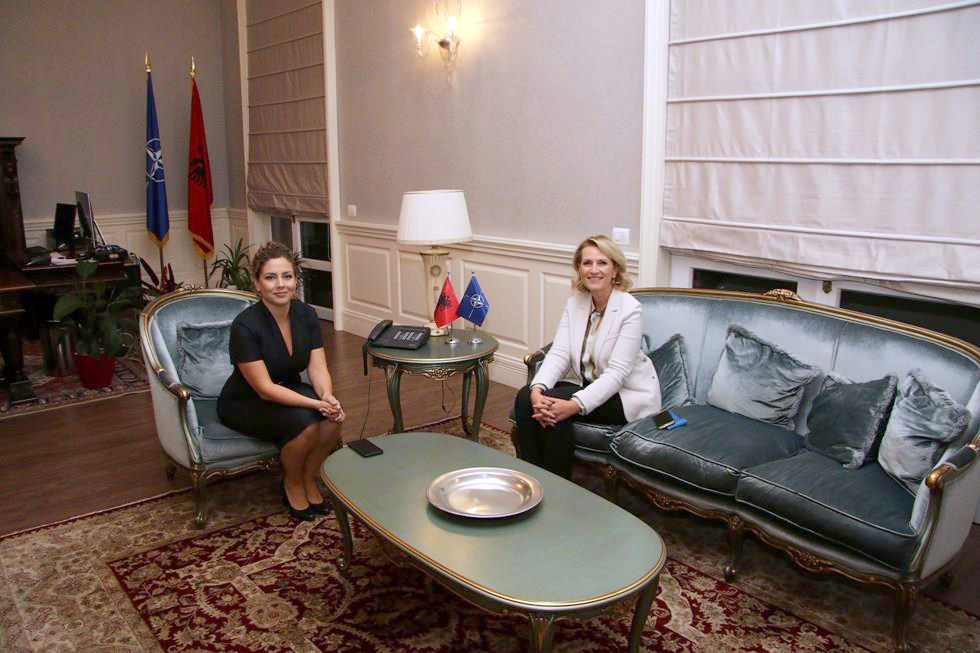 SKANDALI i DROGËS/ Olta Xhaçka urdhëron kontrollin e zonave ushtarake dhe radarëve – A po “i vjen rrotull” Mimi Kodhelit?!