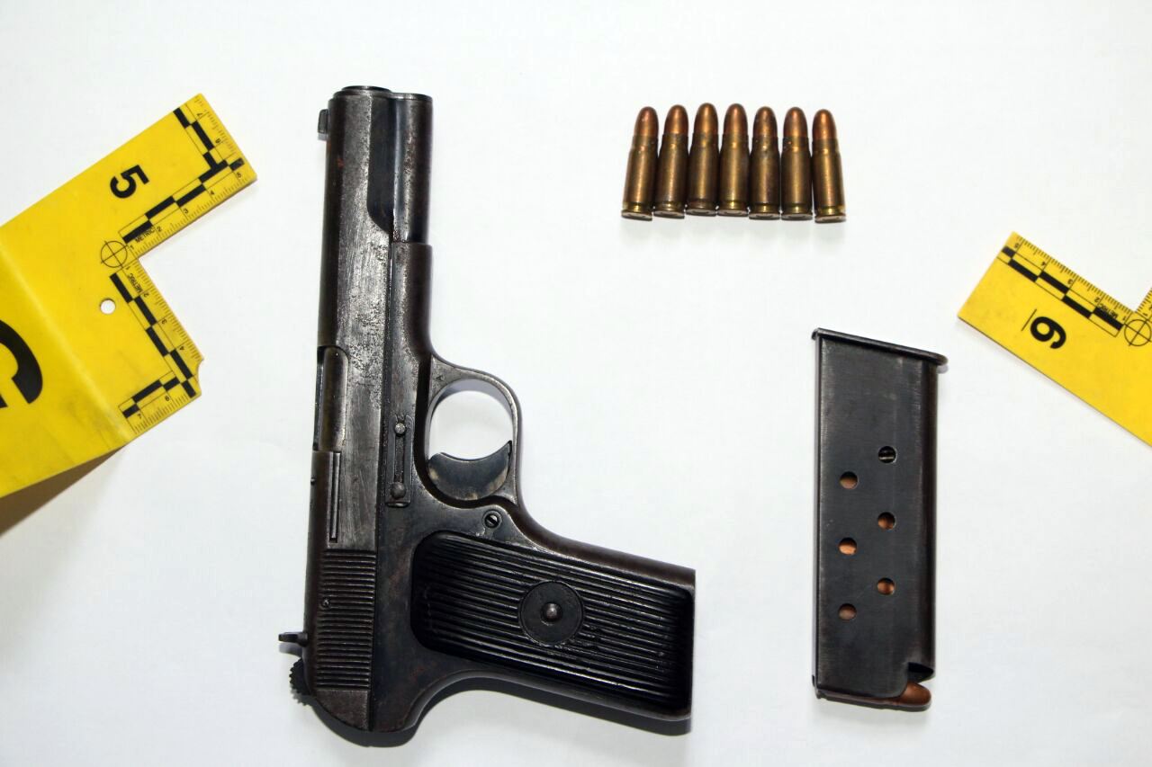 EMRI & FOTO/ Peqin, qëllon 4 herë me pistoletë mbi bashkëfshatarin, prangoset 63-vjeçari