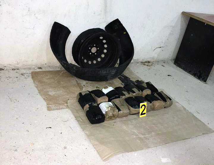 DETAJE & FOTO GALERI/ Sarandë, gjendet te “Lugina e Shkëmbit të Bufit” “rrota e mundimit” e mbushur me 8 kg kanabis