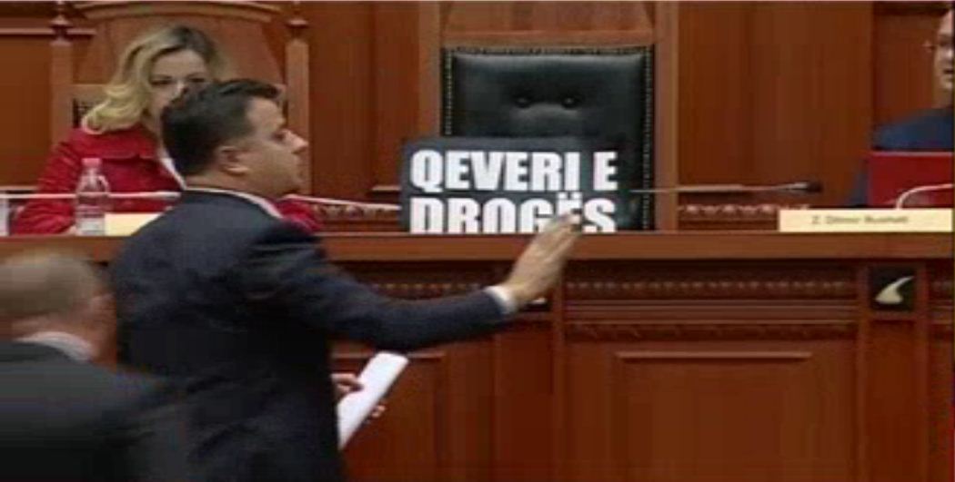 FOTO LAJM/ Deputeti i PD “damkos” Edi Ramën në Kuvend