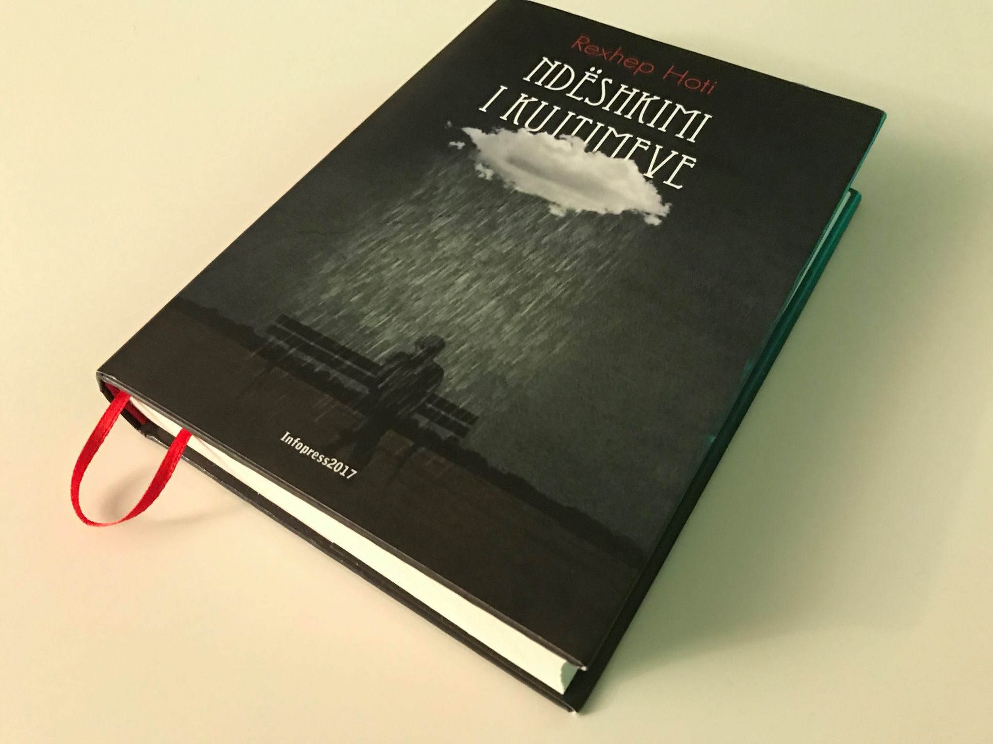 FOTO GALERI/ Politikani nga Kosova, sjell vargjet erotike në Tiranë