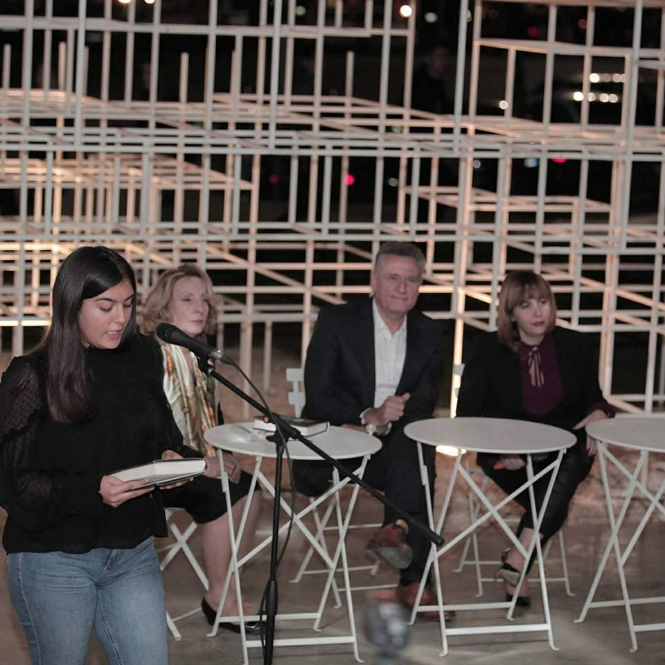 FOTO GALERI/ Politikani nga Kosova, sjell vargjet erotike në Tiranë