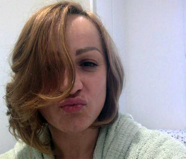 FOTO & EMRA/ Drama e vajzës shqiptare: E vranë barbarisht, tehu i ngeci në qafë