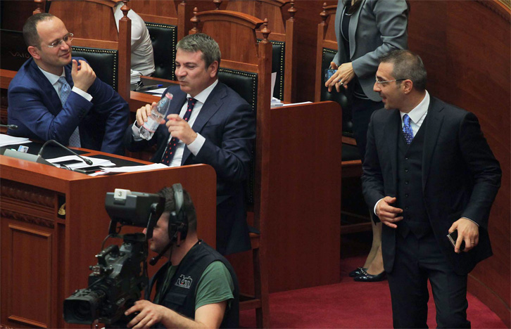 EMRI/ Saimir Tahiri presion Edi Ramës – Një tjetër ministër është fotografuar me Habilajt?!