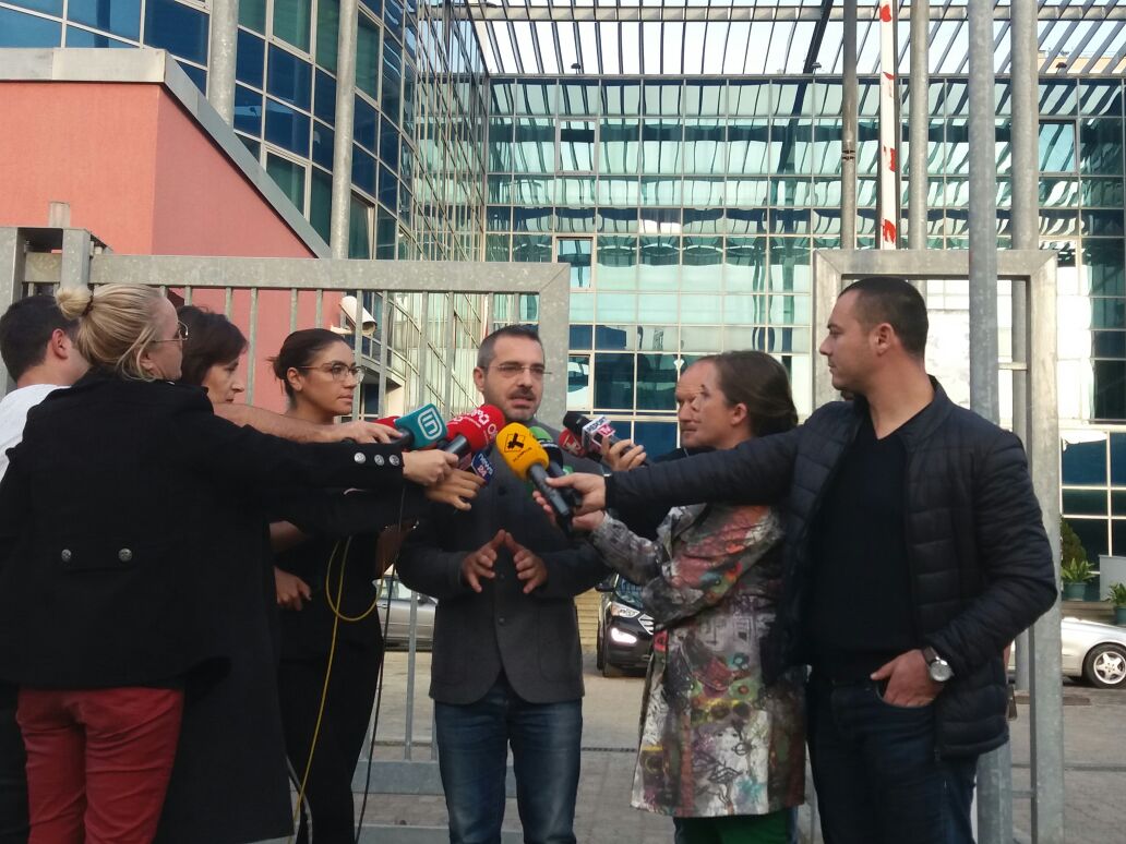 VIDEO/ Përfundon pas dy orë e gjysmë “shtrydhja”, Saimir Tahiri falënderon prokurorët