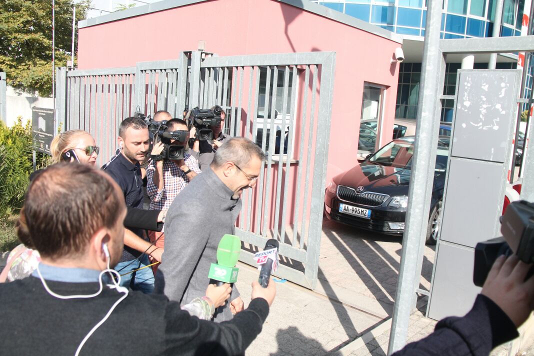 PËRGJIMET/ Zbardhen SMS-të mes Moisi Habilajt dhe vëllait të tij Florianit: Po q*** në b*th…