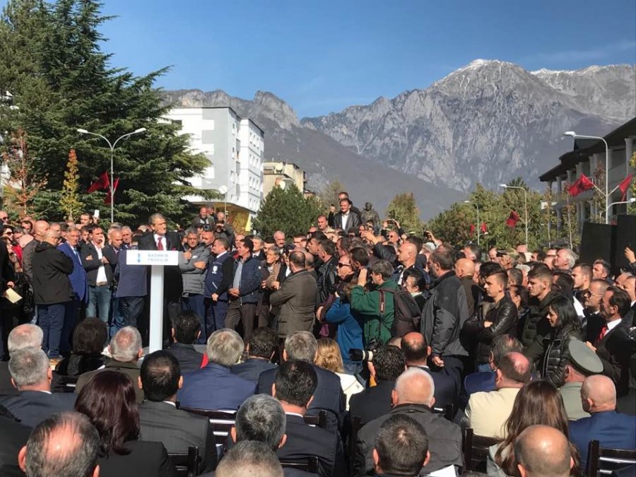 SALI BERISHA – VIDEO */ Falë Azem Hajdarit çështja kombëtare një yll polar – Falë Ibrahim Rogovës kombi është i lirë