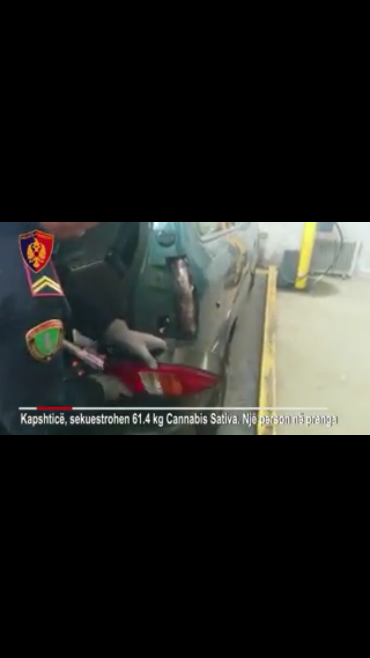 VIDEO/ Kapshticë, 36 pako me drogë, 1 person në pranga