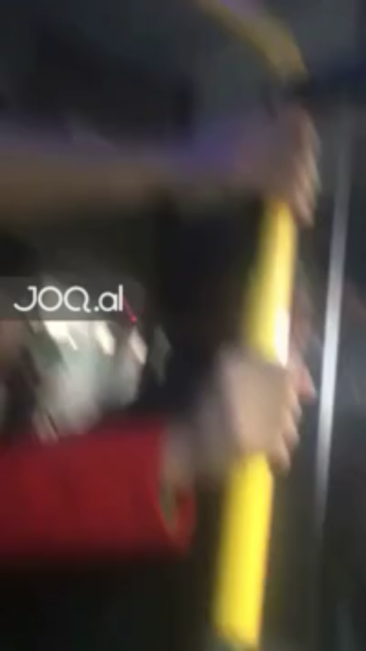 VIDEO/ Tmerrohen qytetarët në autobus, fatorinoja u çmend dhe goditi me grushta shoferin