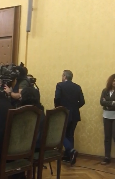 VIDEO/ Çështja e imunitetit, Saimir Tahiri lë sallën e mbledhjes për disa minuta