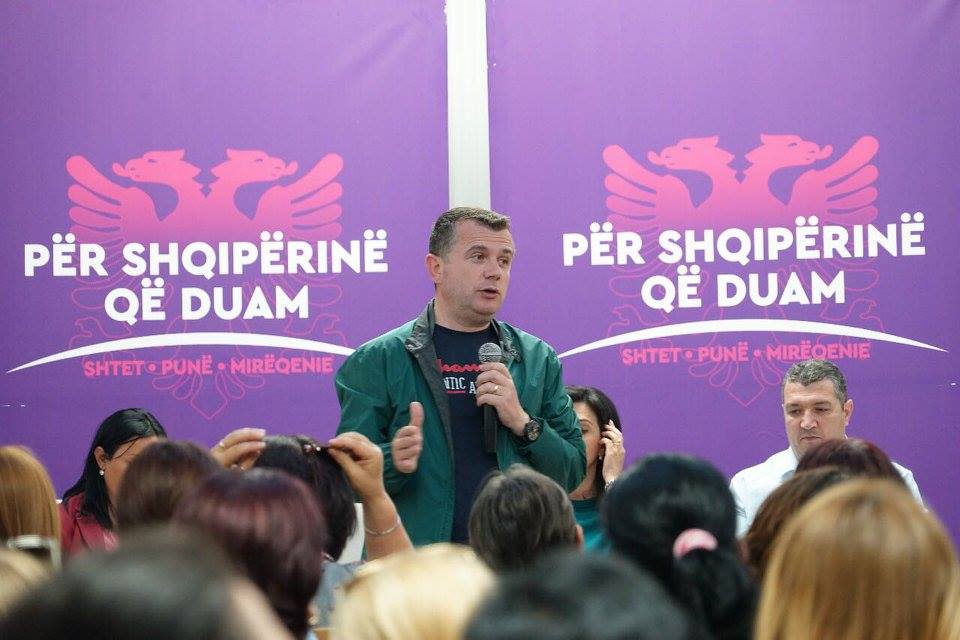 SKANDAL & EMRA/ Miqtë e Taulant Ballës masakrojnë biznesmenin për ti marrë tenderin