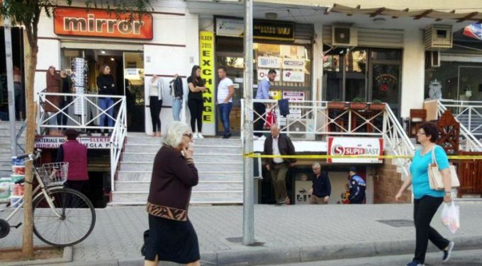 FOTO/ Tiranë, Policia çaktivizon pakon e eksplozivit te dyqani i rrobave