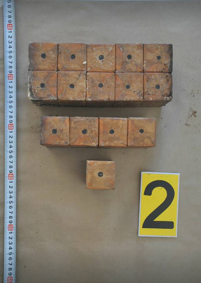 FOTO GALERI/ Sarandë, gjenden 6 kg tritol mes shkëmbinjve e shkurreve