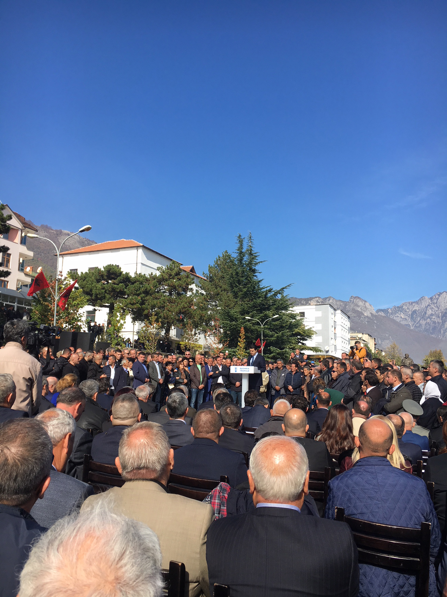 VIDEO & FOTO GALERI/ Tropojë, përurohet shtatorja – Azem Hajdari bashkon opozitën