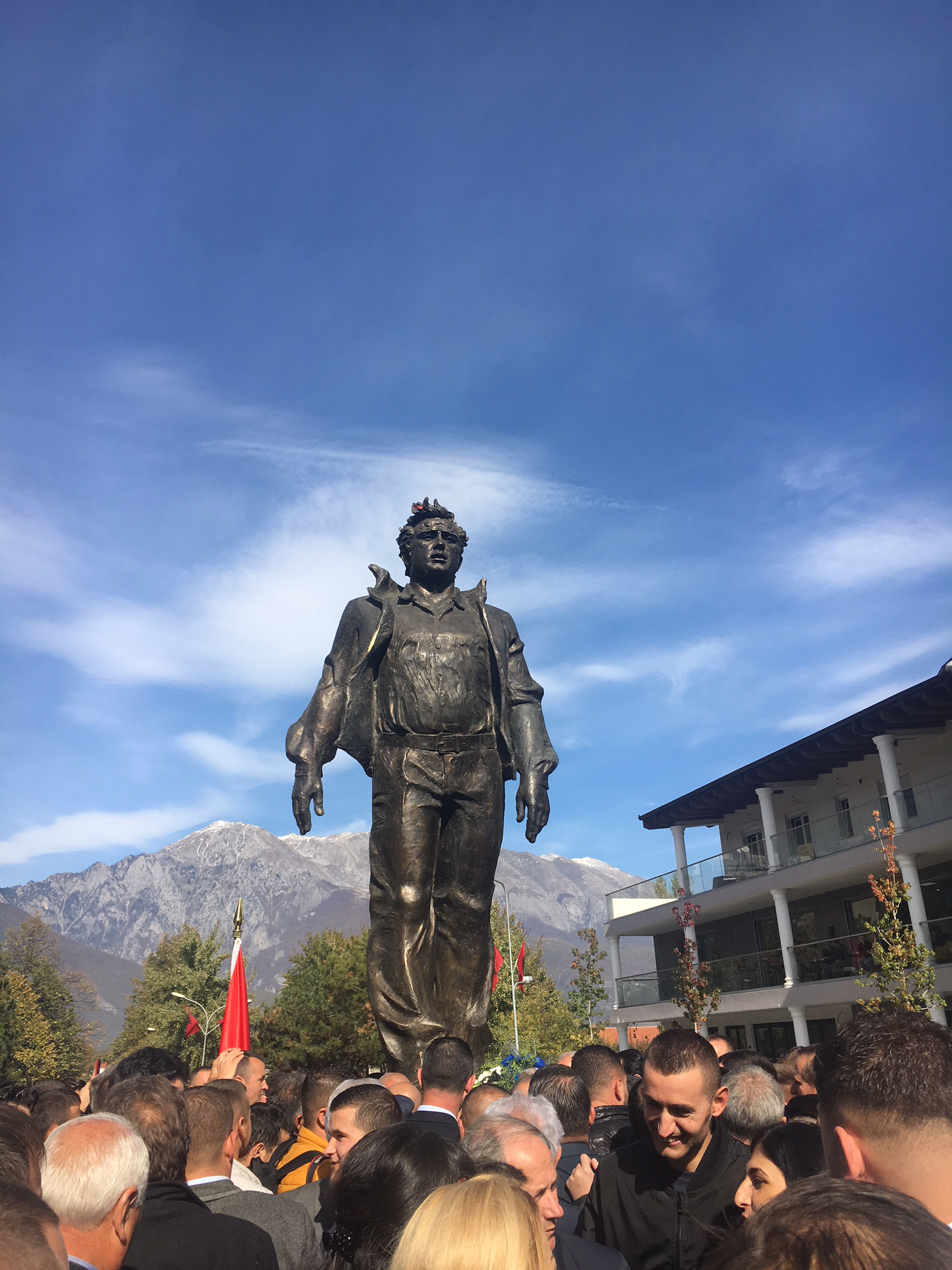 VIDEO & FOTO GALERI/ Tropojë, përurohet shtatorja – Azem Hajdari bashkon opozitën