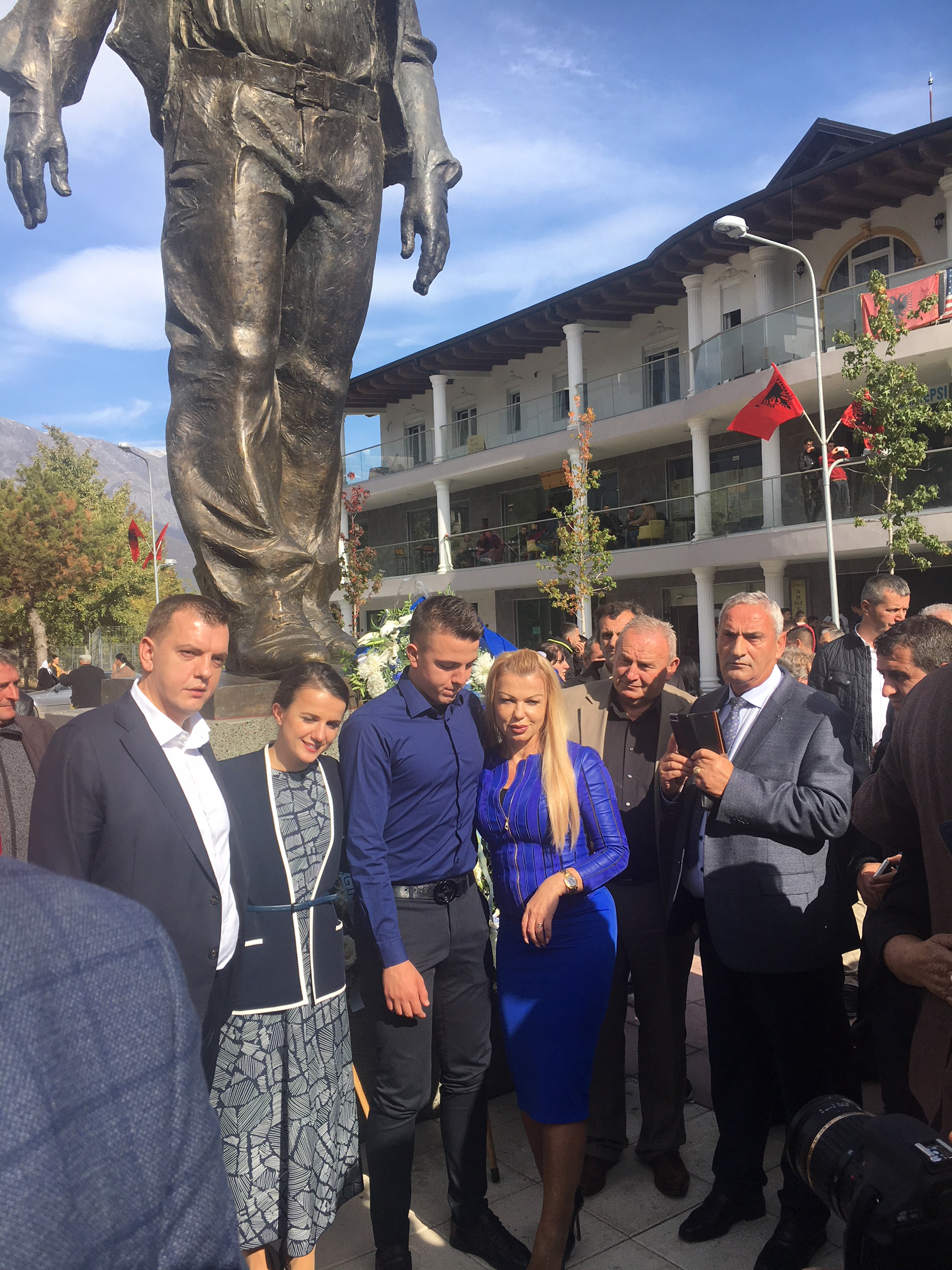 VIDEO & FOTO GALERI/ Tropojë, përurohet shtatorja – Azem Hajdari bashkon opozitën