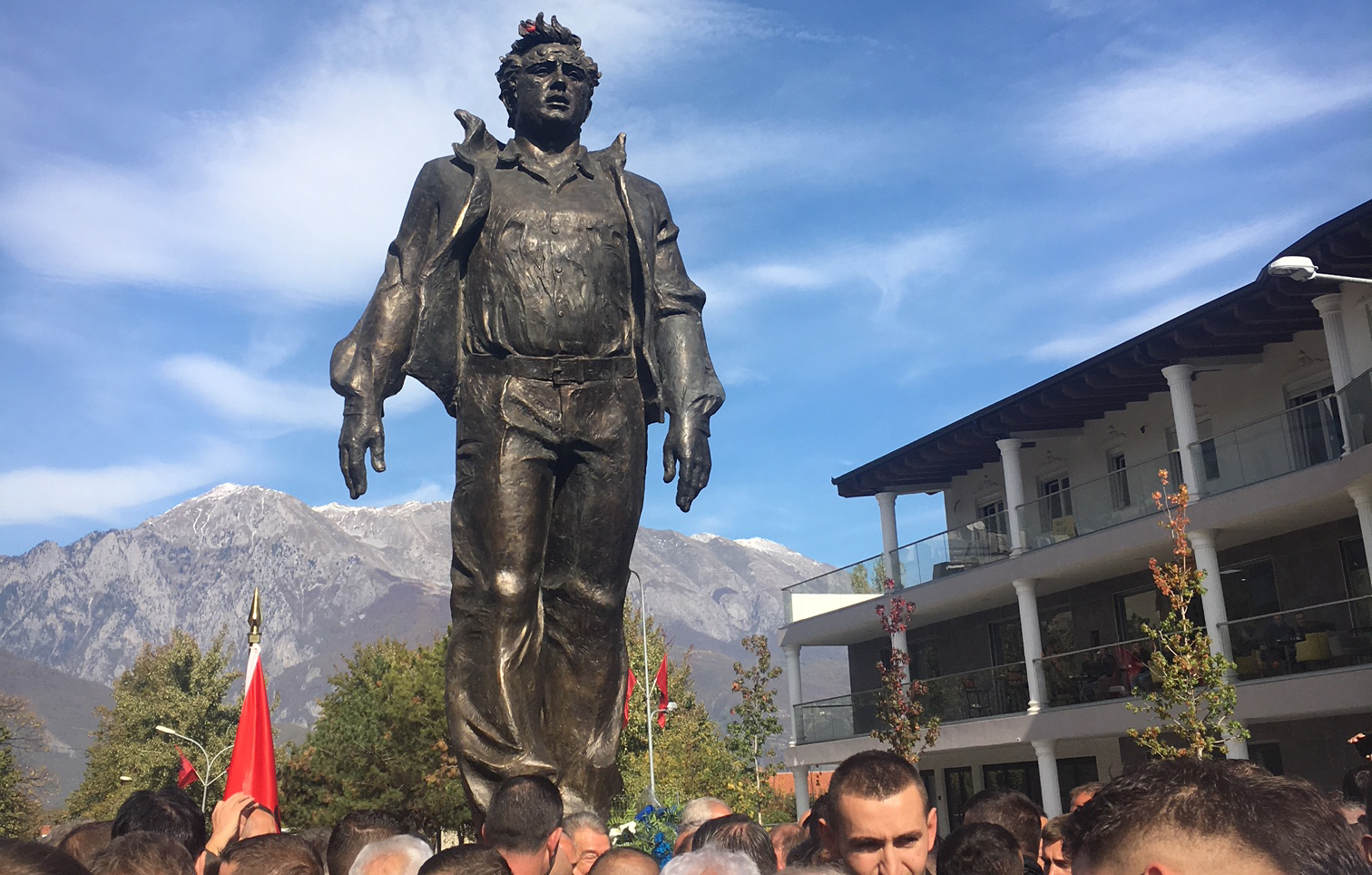 VIDEO & FOTO GALERI/ Tropojë, përurohet shtatorja – Azem Hajdari bashkon opozitën