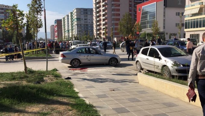 VIDEO & DETAJE/ Vlorë, atentati me armë ja automjeti i qëlluar dhe çfarë gjeti policia në vendin e ngjarjes