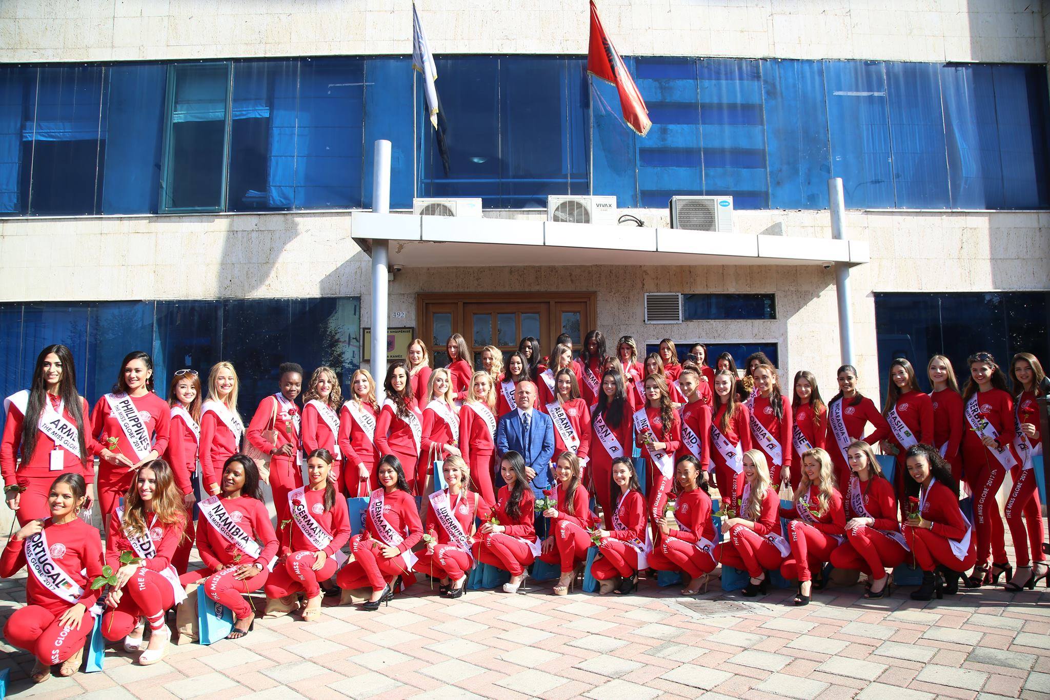 FOTO GALERI/ Kamza pushtohet nga 56 misset nga e gjithë bota