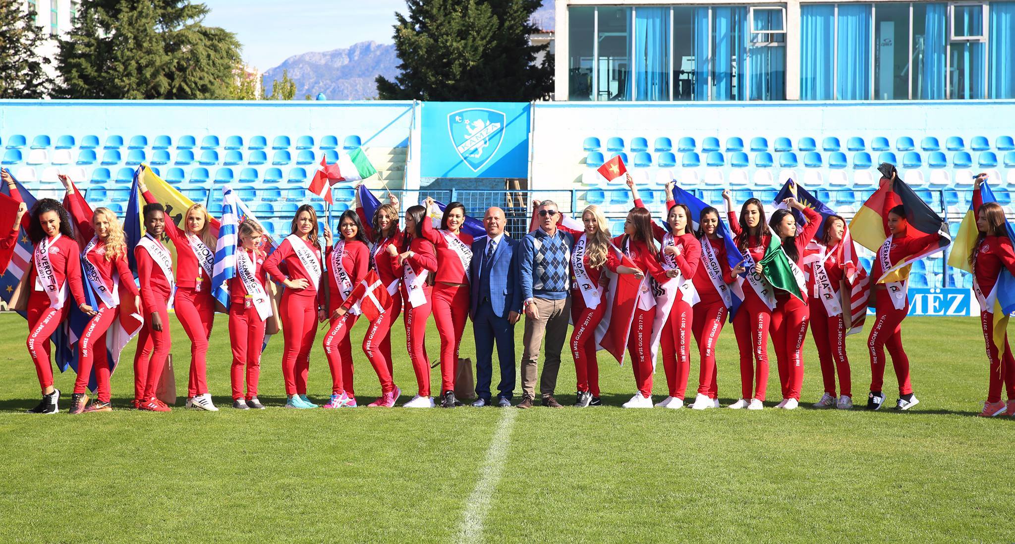 FOTO GALERI/ Kamza pushtohet nga 56 misset nga e gjithë bota