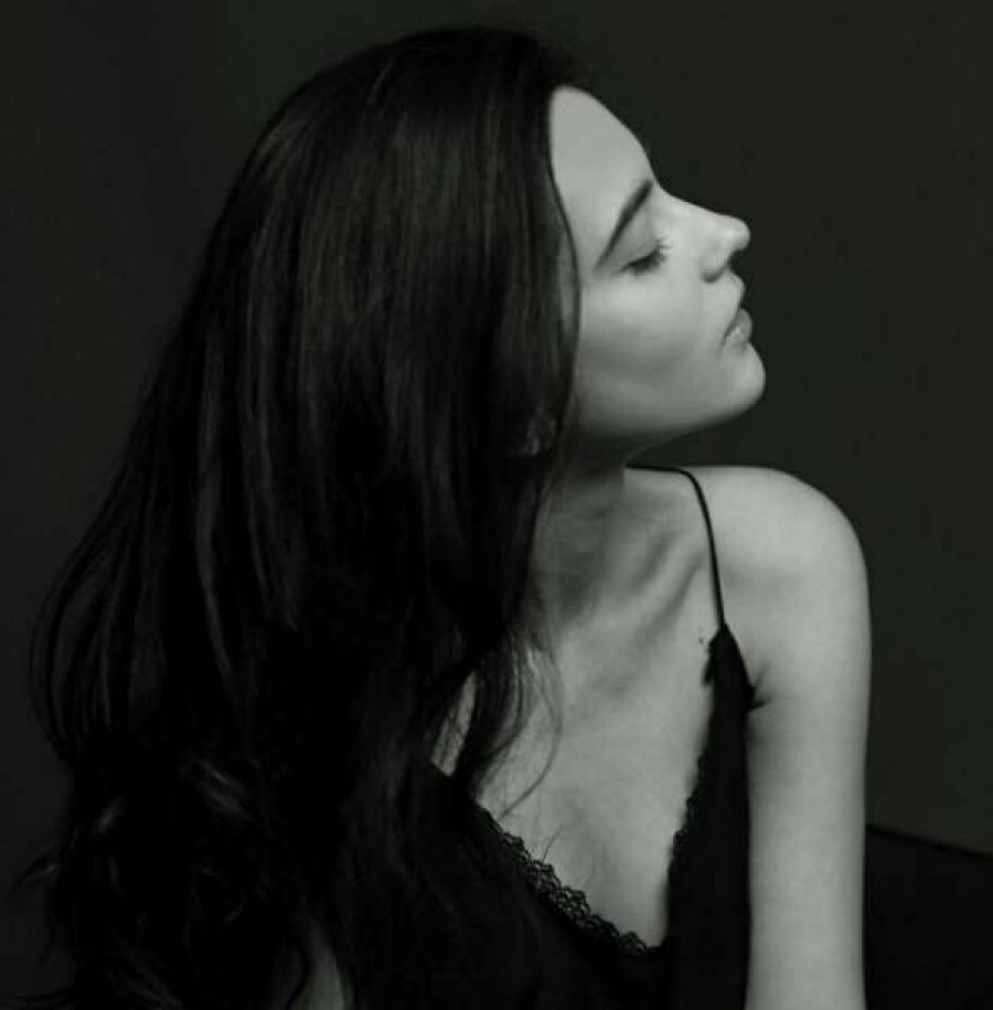 FOTO/ Kjo është aktorja shqiptare që nuk u thotë jo filmave erotikë