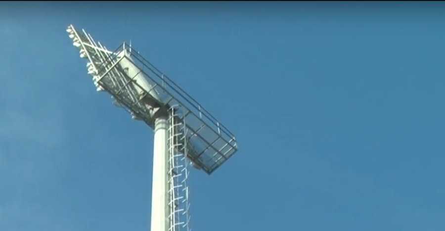 VIDEO/ “Do hidhem”, durrsaku hipën sërish mbi prozhektorët e stadiumit