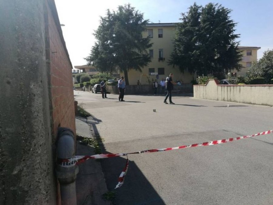 VIDEO/ Itali, atentati ndaj shqiptarit, policia në kërkim të bjondes